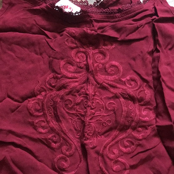 ❤️❤️CUTE TOP❤️❤️ - Picture 2 of 3